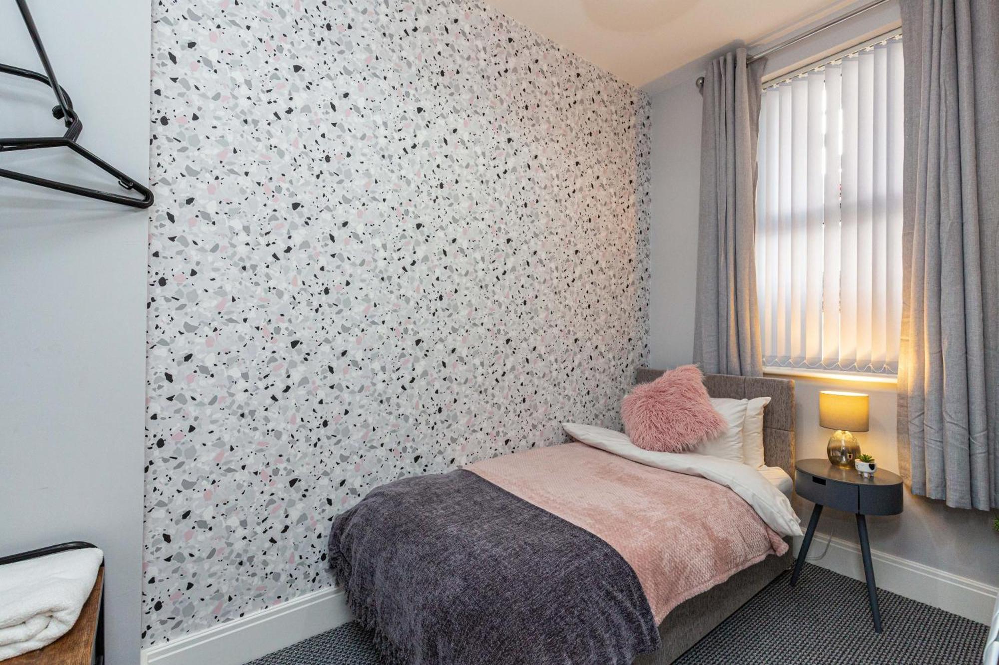 Beachfront Apartment 3 Bedrooms Sleeps 7 - Gateway To The Lake District - Newly Refurbished Morecambe Exteriör bild