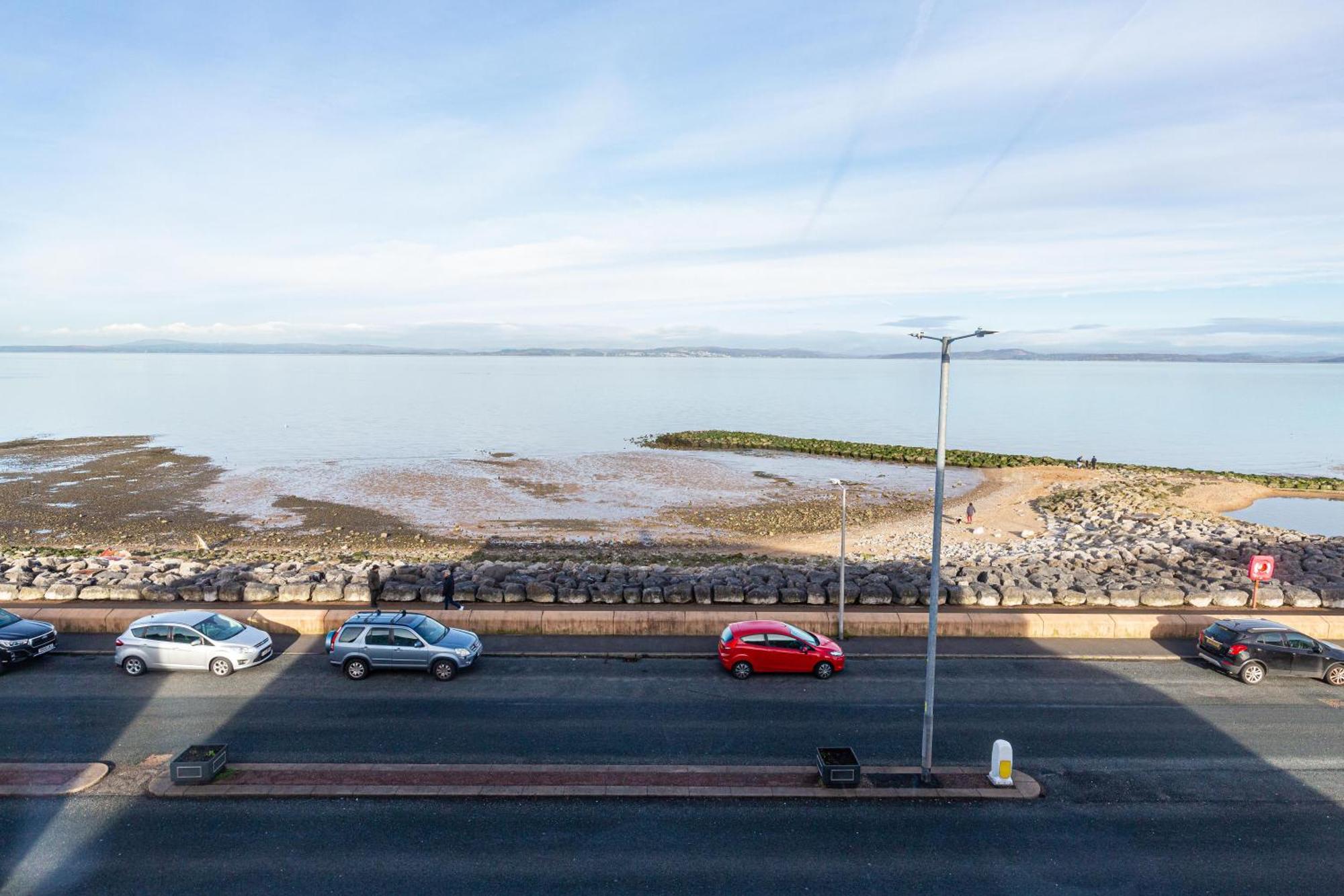Beachfront Apartment 3 Bedrooms Sleeps 7 - Gateway To The Lake District - Newly Refurbished Morecambe Exteriör bild