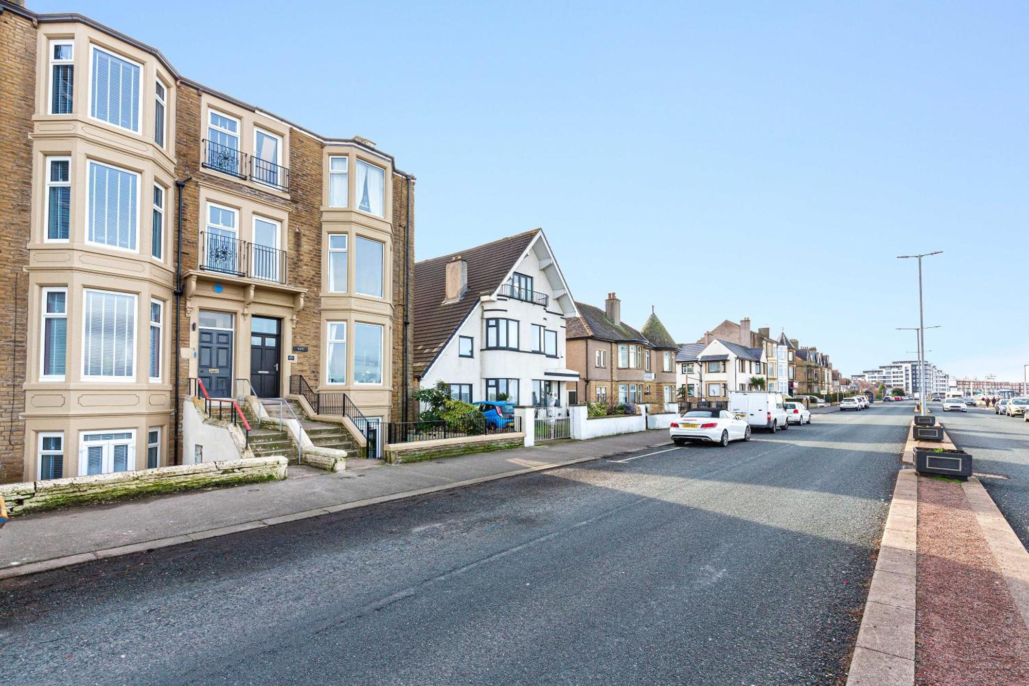 Beachfront Apartment 3 Bedrooms Sleeps 7 - Gateway To The Lake District - Newly Refurbished Morecambe Exteriör bild